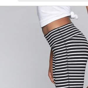 Athleta Chatarunga Capri